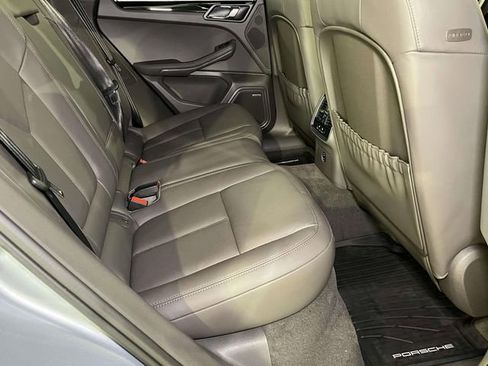 New 2026 Porsche Macan image 23