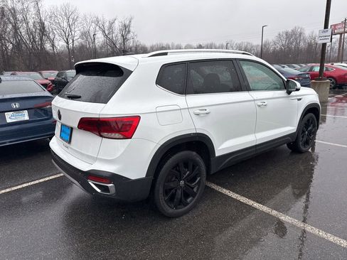 Used 2023 Volkswagen Taos SE w/ Panoramic Sunroof Package image 9