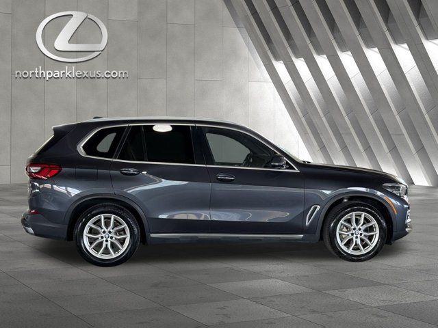 Used 2019 BMW X5 xDrive40i w/ Convenience Package AWD/4WD image 4