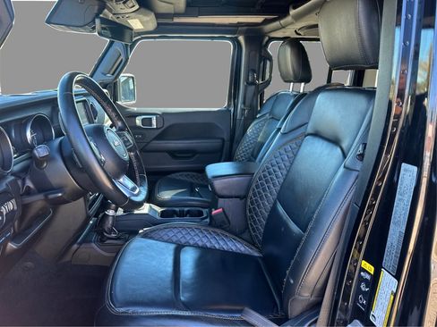 Used 2022 Jeep Wrangler Unlimited Sahara AWD/4WD image 28