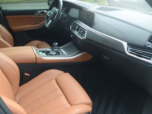 Used 2022 BMW X5 sDrive40i w/ M Sport Package image 4