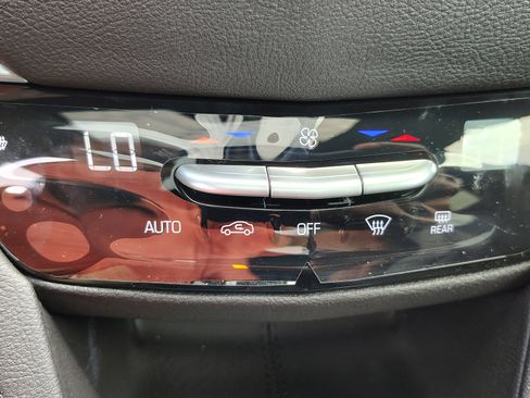 New 2025 Cadillac XT6 Luxury image 27