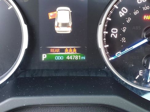 Used 2022 Toyota RAV4 XLE Premium image 22