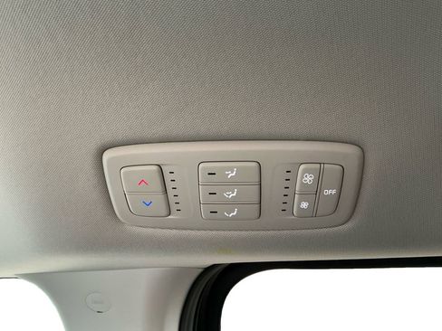 Used 2024 Kia Carnival LX image 23