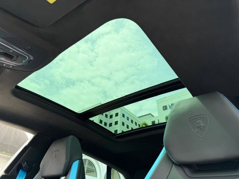 Used 2025 Lamborghini Urus SE image 44