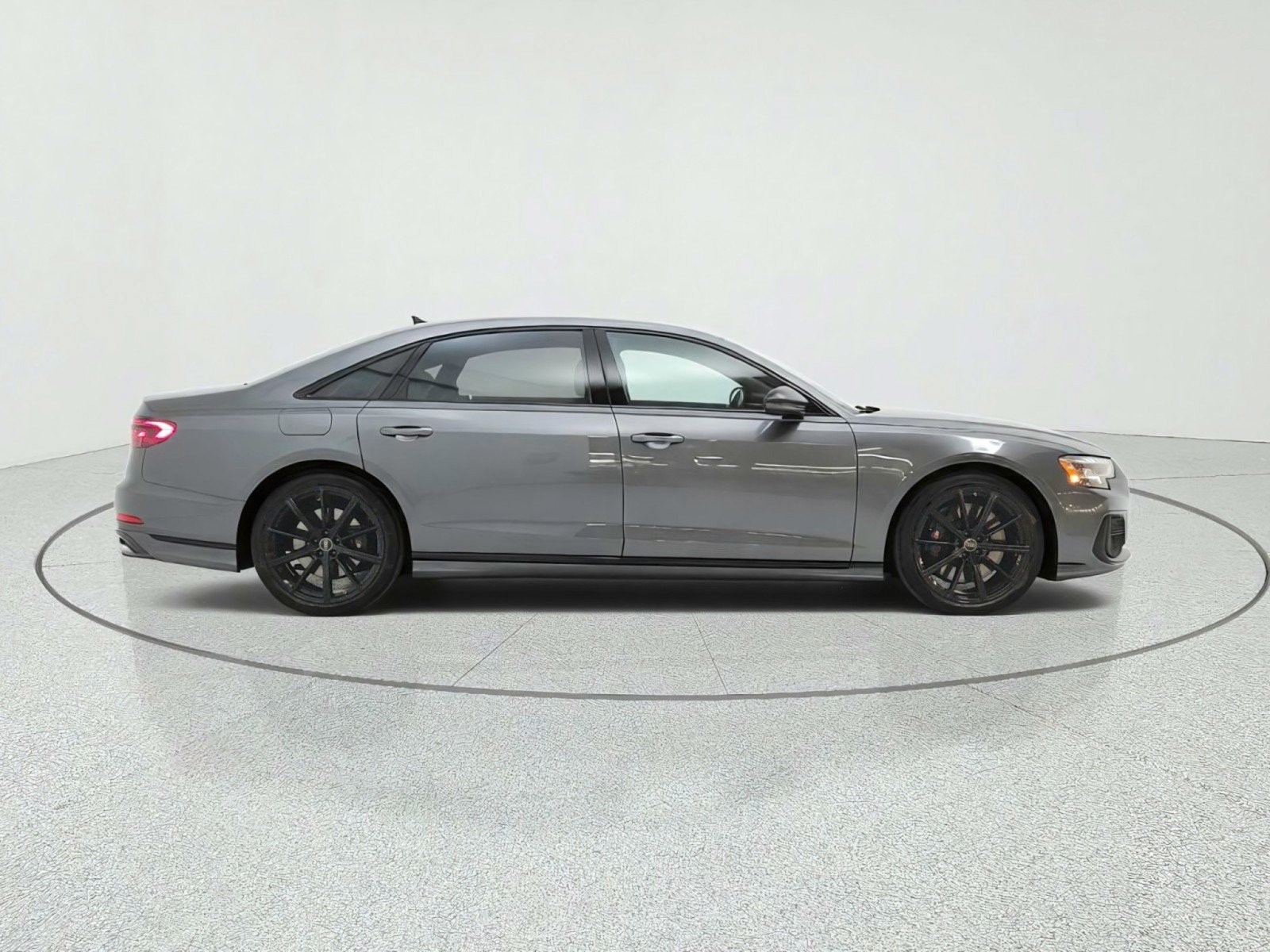 Used 2024 Audi S8 AWD/4WD image 4