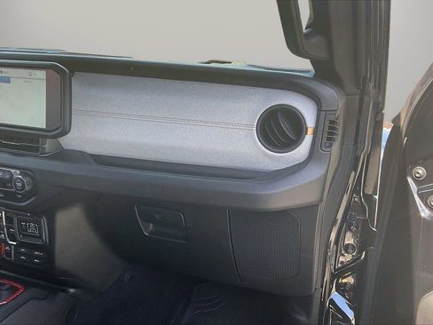 Certified 2024 Jeep Gladiator Willys image 20