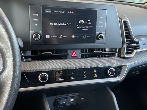 Used 2025 Kia Sportage LX image 17