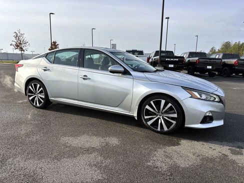 Used 2020 Nissan Altima 2.0 Platinum image 2