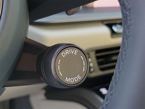 Certified 2025 Porsche 911 Carrera image 38