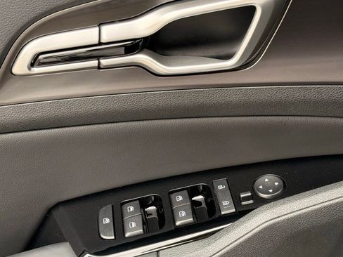 Used 2025 Kia Sportage EX image 24