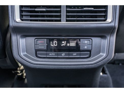 Used 2024 Volkswagen Atlas SE image 29