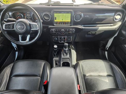 Used 2022 Jeep Wrangler Unlimited Sahara AWD/4WD image 19