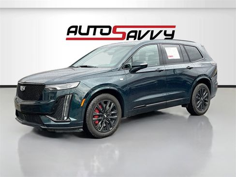 Used 2024 Cadillac XT6 Sport w/ LPO, ONYX Package image 3