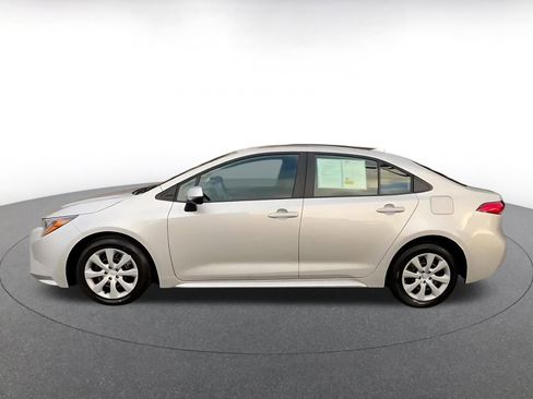 Used 2025 Toyota Corolla LE image 9