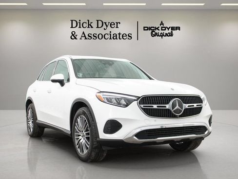 Used 2025 Mercedes-Benz GLC 300 image 1
