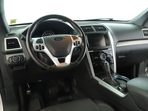 Used 2014 Ford Explorer Sport w/ Equipment Group 401A AWD/4WD image 2