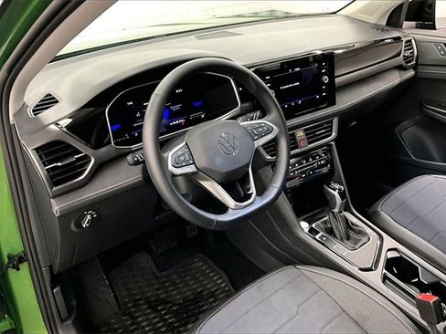 Used 2025 Volkswagen Taos SE image 12