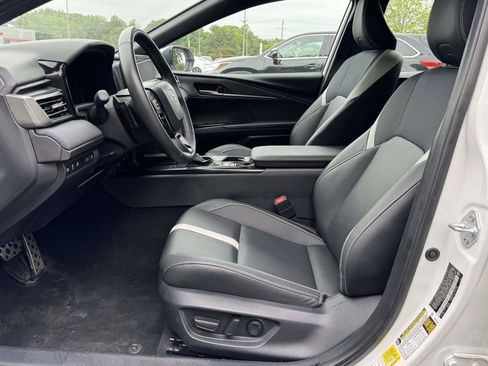 Used 2025 Toyota Camry SE FWD image 19