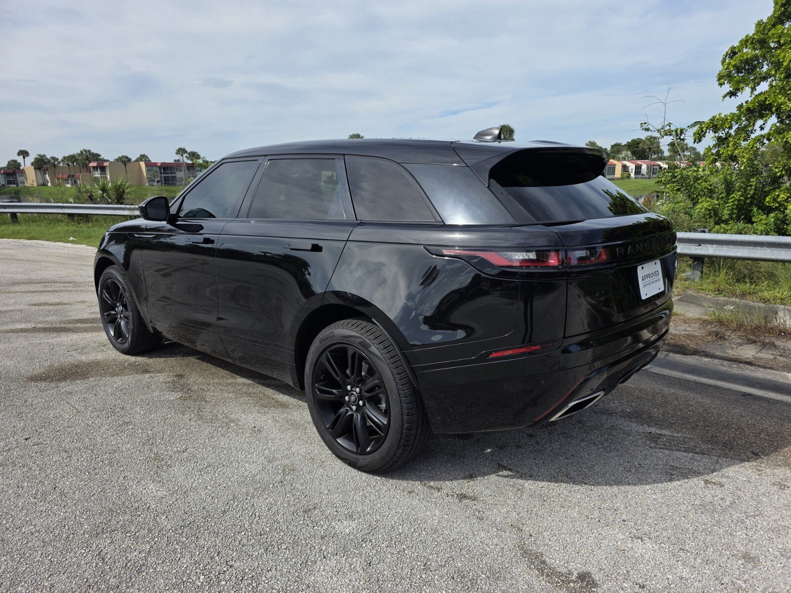Certified 2023 Land Rover Range Rover Velar R-Dynamic S AWD/4WD image 2