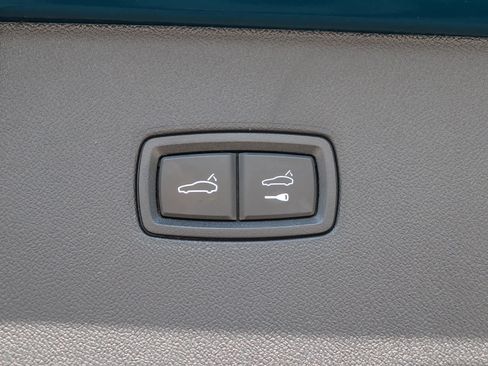 Used 2025 Porsche Cayenne image 42