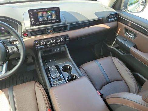 Used 2025 Honda Pilot Elite image 14