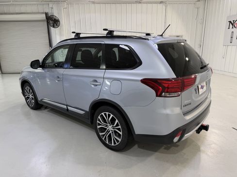 Used 2016 Mitsubishi Outlander SEL image 3
