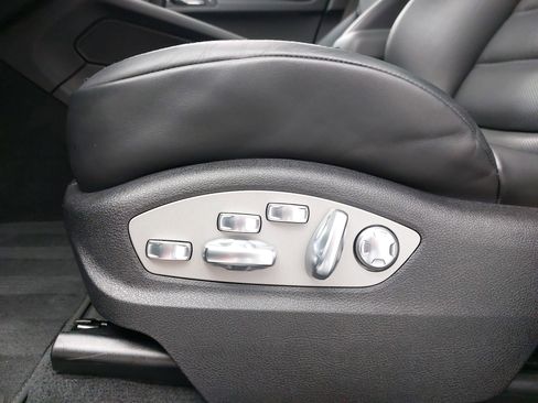 Certified 2025 Porsche Macan image 31