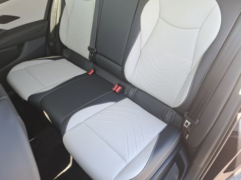 New 2025 Volkswagen Tiguan SE image 15