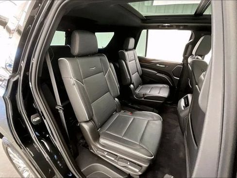 Used 2021 Cadillac Escalade Premium Luxury w/ Performance Package AWD/4WD image 19