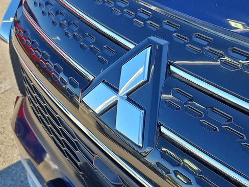 Used 2024 Mitsubishi Outlander SE image 12