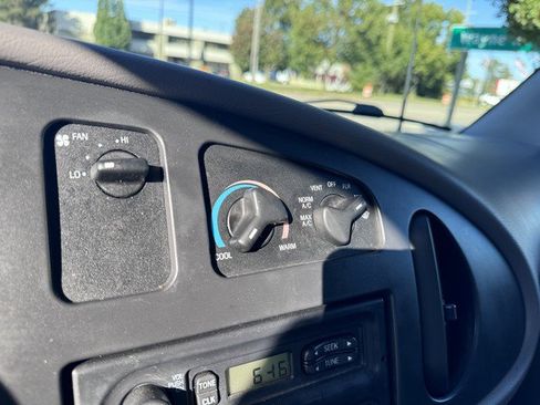 Used 2002 Ford E-250 and Econoline 250 image 28