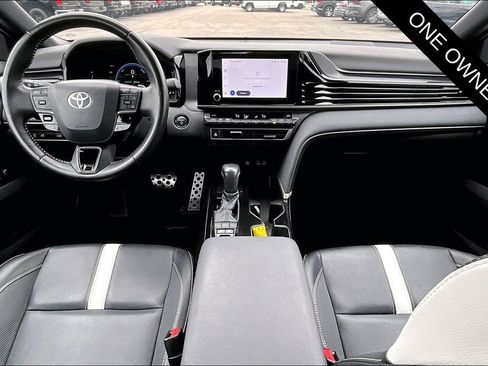 Used 2025 Toyota Camry SE image 7