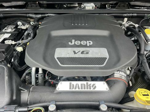Used 2018 Jeep Wrangler Unlimited Sport S AWD/4WD image 49