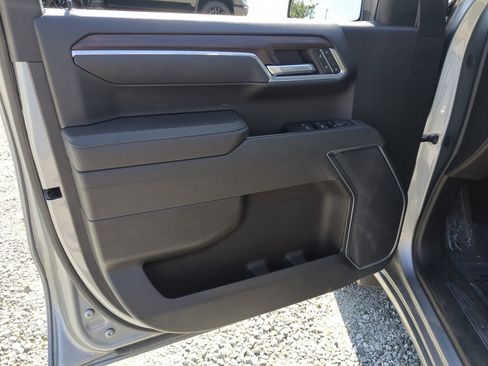 Used 2025 GMC Sierra 1500 SLT AWD/4WD image 14