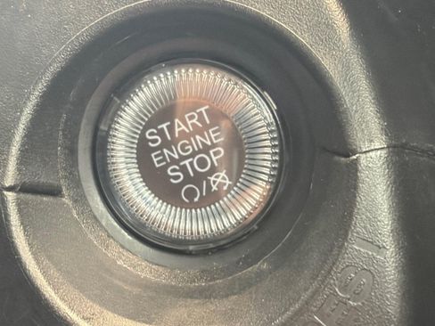 Used 2023 Jeep Renegade Latitude AWD/4WD image 23