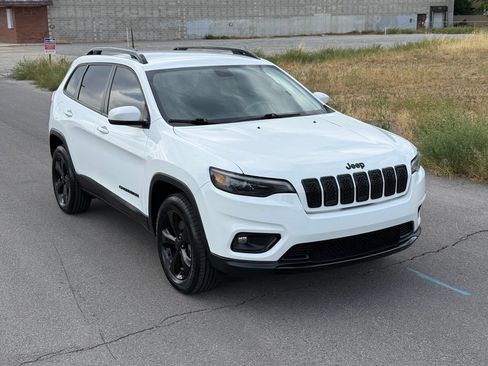 Used 2020 Jeep Cherokee Latitude Plus AWD/4WD image 2
