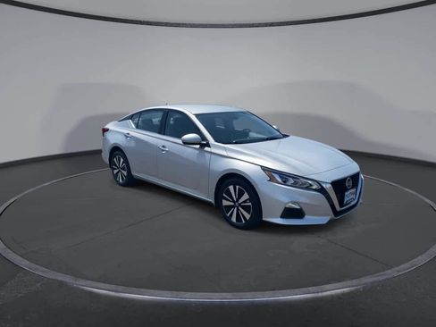 Used 2022 Nissan Altima 2.5 SV AWD/4WD image 3