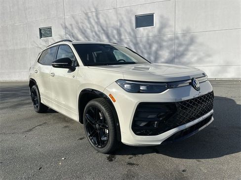 New 2025 Volkswagen Tiguan SE R-Line image 7