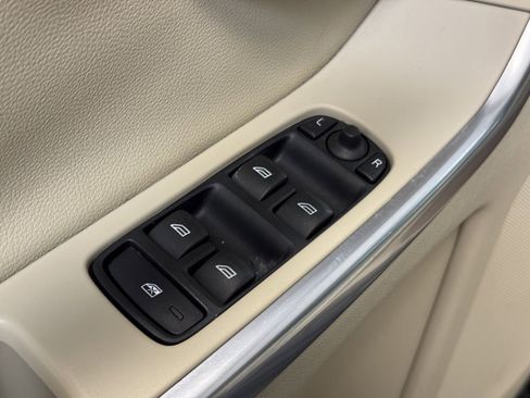 Used 2015 Volvo XC60 T5 Premier image 10