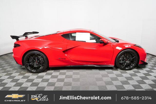 Used 2025 Chevrolet Corvette Z06 w/ Z07 Performance Package RWD image 2