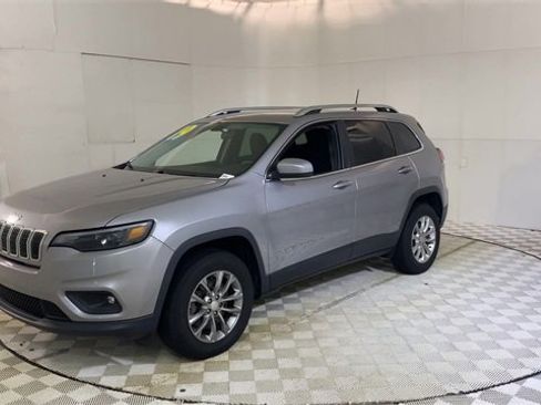 Used 2019 Jeep Cherokee Latitude w/ Cold Weather Group image 4