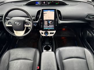 Used 2017 Toyota Prius Prime Advanced video 3
