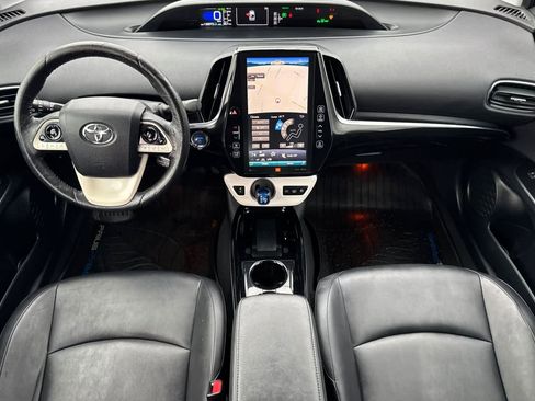 Used 2017 Toyota Prius Prime Advanced image 3