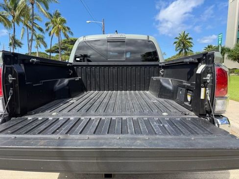 Used 2023 Toyota Tacoma TRD Off-Road AWD/4WD image 5