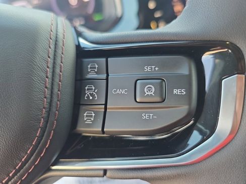 Used 2025 Jeep Wagoneer S Limited image 17