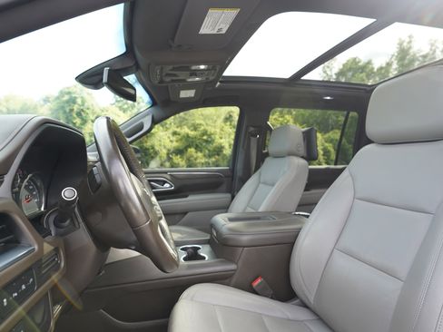 Used 2021 Chevrolet Suburban LT w/ Rear Media and Nav Package RWD image 9