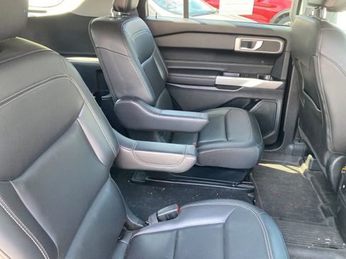 Used 2022 Ford Explorer XLT w/ Equipment Group 202A AWD/4WD image 13
