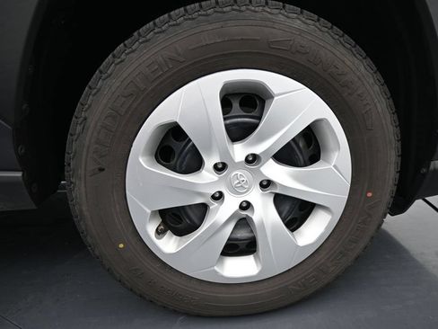 Used 2023 Toyota RAV4 LE AWD/4WD image 11