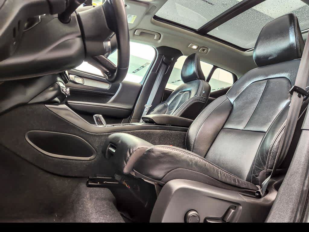 Used 2023 Volvo XC40 B5 Ultimate w/ Protection Package Premier AWD/4WD image 9
